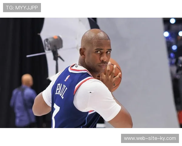 快船保罗老将担当 替补席提供组织稳定性