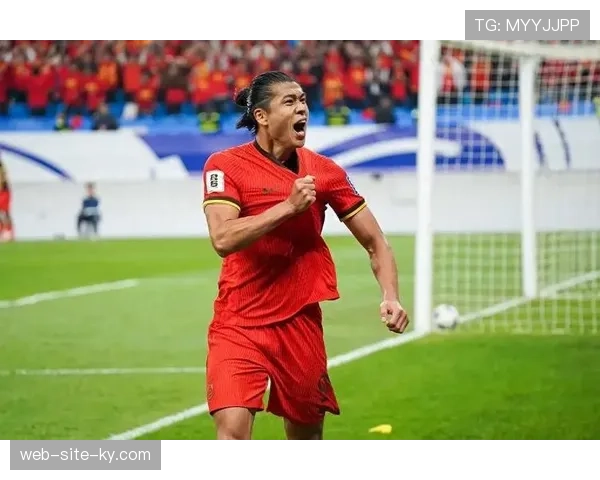 张玉宁机敏补射锁定胜局 本土中锋门前嗅觉依旧敏锐 张玉宁机敏补射锁定胜局 本土中锋门前嗅觉依旧敏锐